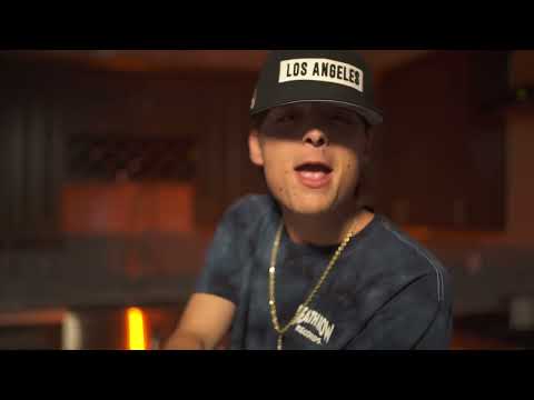Peso Pluma - Por Las Noches (Video Oficial) - Learn Spanish with this music video