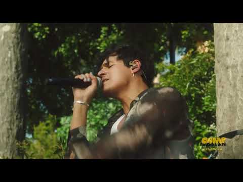 Omar Apollo - En El Olvido (Live) - Learn Spanish with this music video